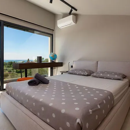 Noble Strandnahe Mit Meerblick, Privatpool, Gym, Nur 700 Meter Zum Holiday home Porec