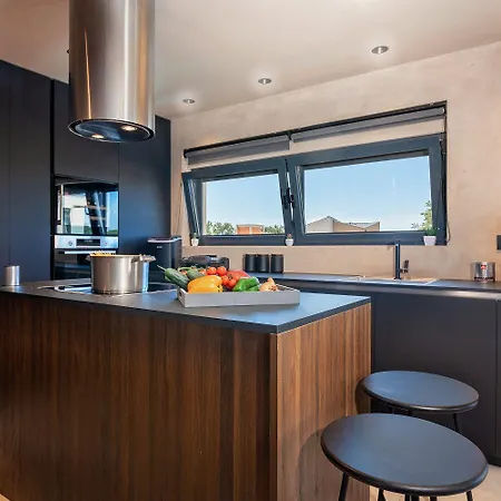 Holiday home Noble Strandnahe Mit Meerblick, Privatpool, Gym, Nur 700 Meter Zum *