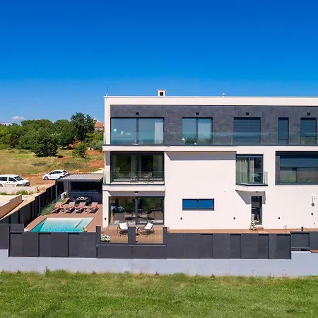 Noble Strandnahe Mit Meerblick, Privatpool, Gym, Nur 700 Meter Zum *