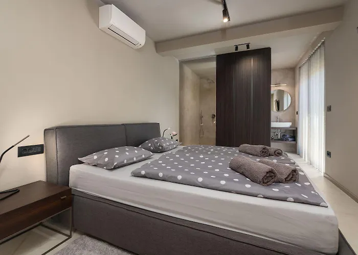 Vakantiehuis Noble Strandnahe Mit Meerblick, Privatpool, Gym, Nur 700 Meter Zum