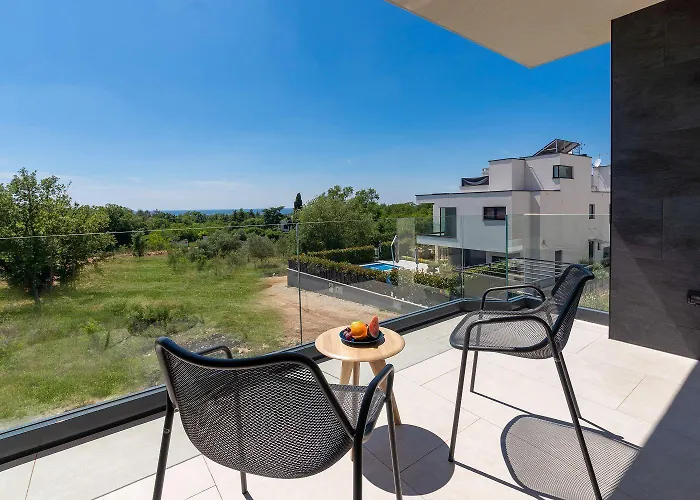 Vakantiehuis Noble Strandnahe Mit Meerblick, Privatpool, Gym, Nur 700 Meter Zum Poreč