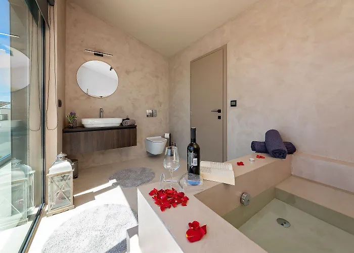 Noble Strandnahe Mit Meerblick, Privatpool, Gym, Nur 700 Meter Zum Vakantiehuis Poreč