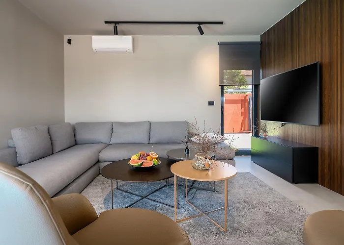 Noble Strandnahe Mit Meerblick, Privatpool, Gym, Nur 700 Meter Zum Poreč