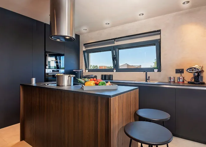 Vakantiehuis Noble Strandnahe Mit Meerblick, Privatpool, Gym, Nur 700 Meter Zum *