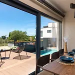 Noble Strandnahe Mit Meerblick, Privatpool, Gym, Nur 700 Meter Zum Дом отдыха Пореч