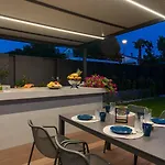 Noble Strandnahe Mit Meerblick, Privatpool, Gym, Nur 700 Meter Zum Пореч