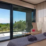Noble Strandnahe Mit Meerblick, Privatpool, Gym, Nur 700 Meter Zum * Пореч