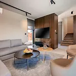 Дом отдыха Noble Strandnahe Mit Meerblick, Privatpool, Gym, Nur 700 Meter Zum