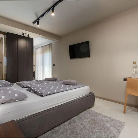 Tatil Evi Noble Strandnahe Mit Meerblick, Privatpool, Gym, Nur 700 Meter Zum