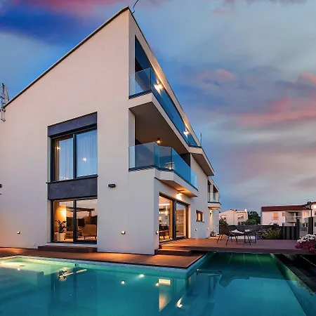 Tatil Evi Noble Strandnahe Mit Meerblick, Privatpool, Gym, Nur 700 Meter Zum *