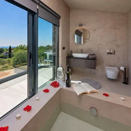 Tatil Evi Noble Strandnahe Mit Meerblick, Privatpool, Gym, Nur 700 Meter Zum Poreč