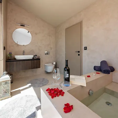 Noble Strandnahe Mit Meerblick, Privatpool, Gym, Nur 700 Meter Zum Tatil Evi Poreč