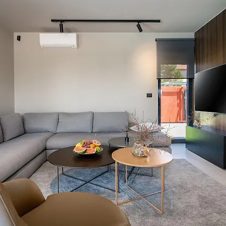 Noble Strandnahe Mit Meerblick, Privatpool, Gym, Nur 700 Meter Zum Porec