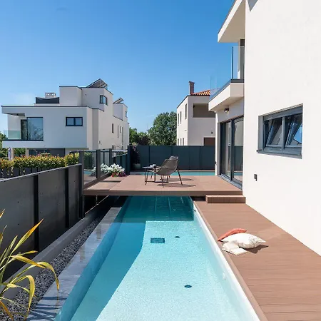Noble Strandnahe Mit Meerblick, Privatpool, Gym, Nur 700 Meter Zum Tatil Evi Poreč