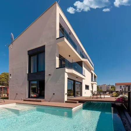 Noble Strandnahe Mit Meerblick, Privatpool, Gym, Nur 700 Meter Zum *