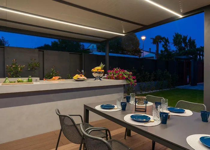 Noble Strandnahe Mit Meerblick, Privatpool, Gym, Nur 700 Meter Zum Пореч