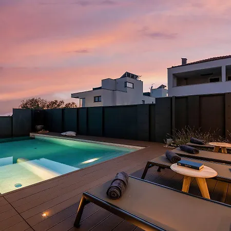 Noble Strandnahe Mit Meerblick, Privatpool, Gym, Nur 700 Meter Zum *