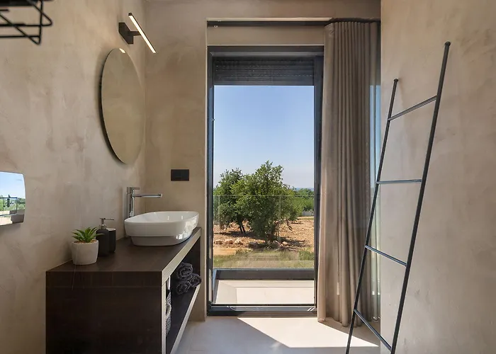 Noble Strandnahe Mit Meerblick, Privatpool, Gym, Nur 700 Meter Zum Nyaraló