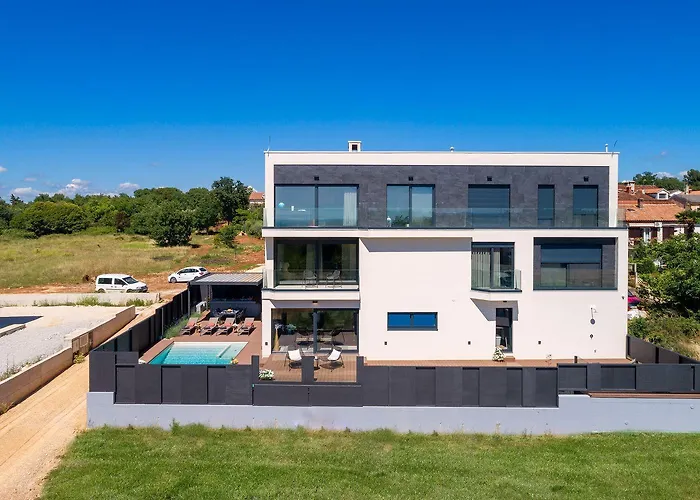 Noble Strandnahe Mit Meerblick, Privatpool, Gym, Nur 700 Meter Zum *